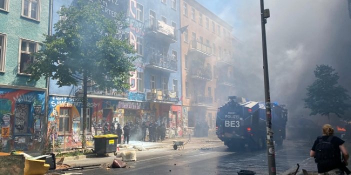 Berlin’de sokaklar karıştı 60 polis yaralandı