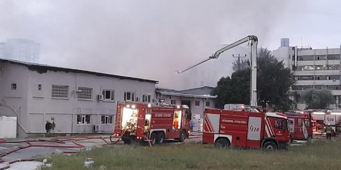 Küçükçekmece'de kağıt ambalaj fabrikasında yangın