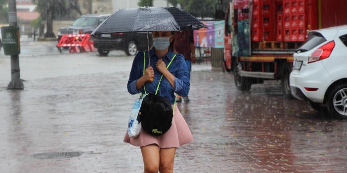 İstanbul ve Trakya'da yaşayanlar dikkat. Meteoroloji 'çok kuvvetli yağış' diyerek saat verdi