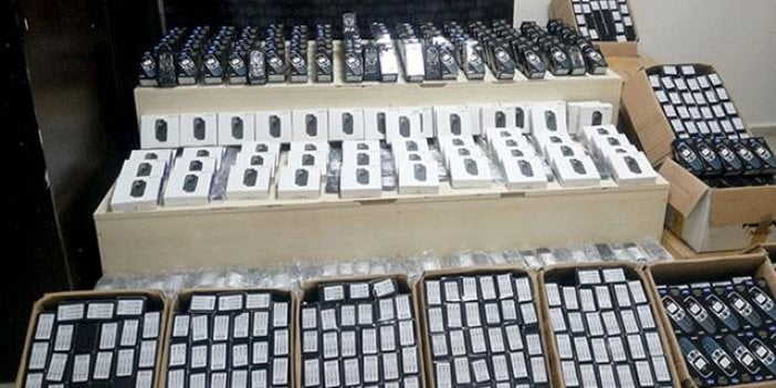 İzmir’de kaçak 3 bin 810 telefon ele geçirildi