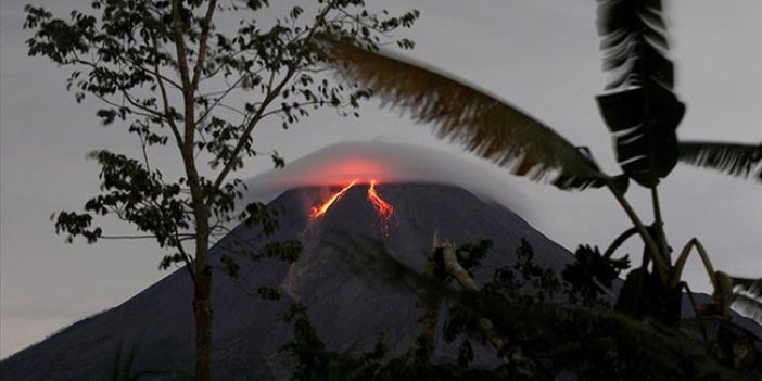 Merapi Yanardağı'nda bir ayda ikinci patlama