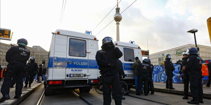 Almanya'da bıçaklı saldırı: 3 ölü 6 yaralı