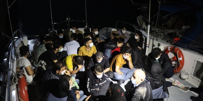 Ezine açıklarında 27 kaçak göçmen yakalandı