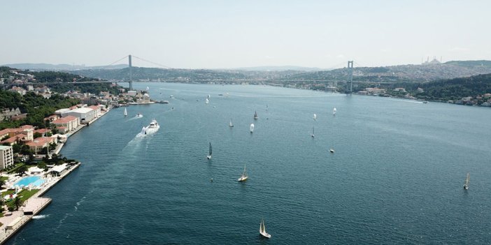 İstanbul Boğazı'nda yelkenli yarışları havadan görüntülendi