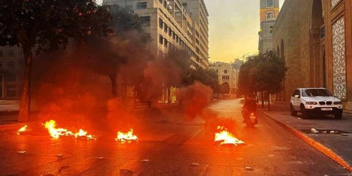 Ekonomik krizin derinleştiği Lübnan'da protesto eylemleri başladı