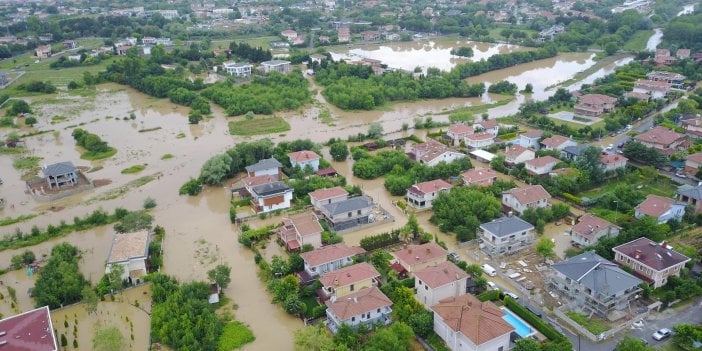 Şile sular altında. Dere taştı sokaklar göle döndü