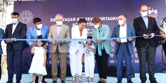 Ebru Yaşar Gülseven Ortaokulu açıldı. Meral Akşener de açılışa çiçek gönderdi
