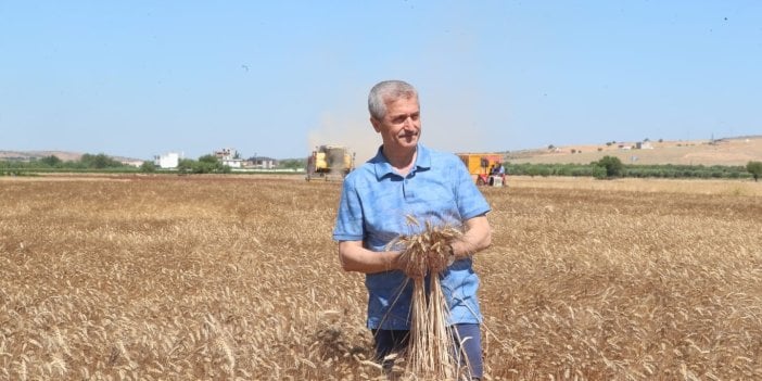 Başkan Tahmazoğlu çiftçinin hasat sevincine ortak oldu