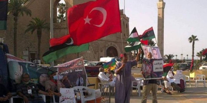 Libya'da Türk bayraklı dayanışma gösterisi