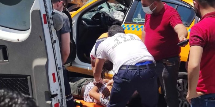 Arnavutköy'de feci kaza. Taksi park halindeki TIR'ın altına girdi