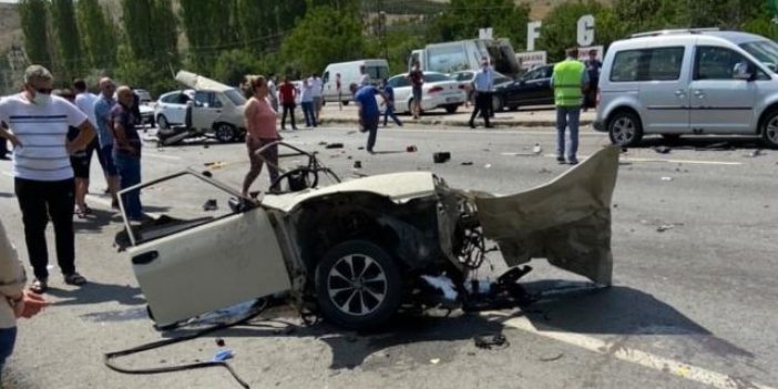 Ankara'da feci kaza: Araç ikiye bölündü