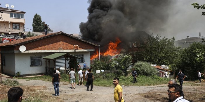 Sultanbeyli'de gecekonduda yangın
