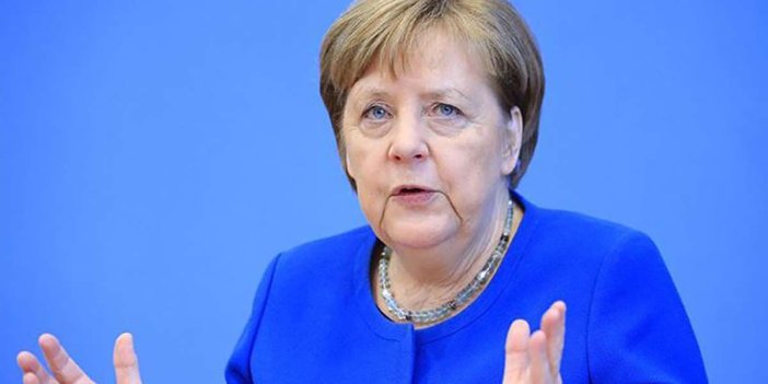 Merkel Suriyeliler için Türkiye'yi övdü. AB üyeliğine layık görmedi