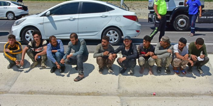 Kovalamacayla durdurulan otomobilin içinden 8 bagajından 2 Suriyeli çıktı