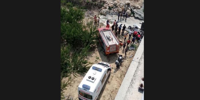 Kamyonet 20 metrelik köprüden uçtu: 2 ölü, 1 yaralı