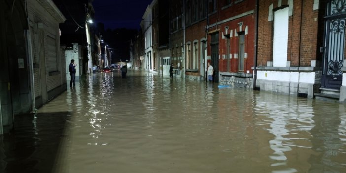 Belçika'da sokaklar göle döndü