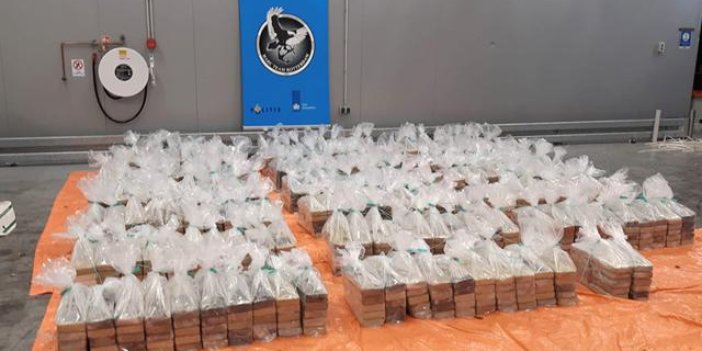 Hollanda'da 132 milyon euroluk kokain ele geçirildi