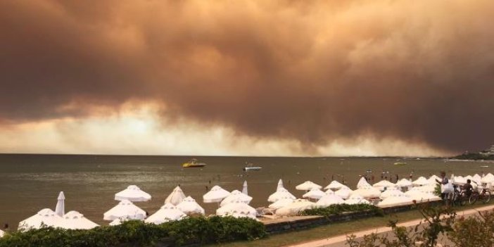 Antalya Manavgat'ta büyük yangın: Dumanlar güneşi kapattı