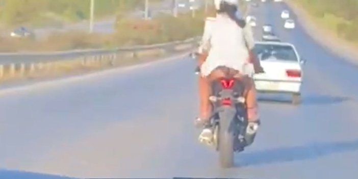 Motosiklette iç çamaşırı görünen kadını videoya çekip hakaret etti