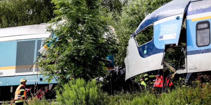 Çekya’da iki tren çarpıştı: 2 ölü 50 yaralı