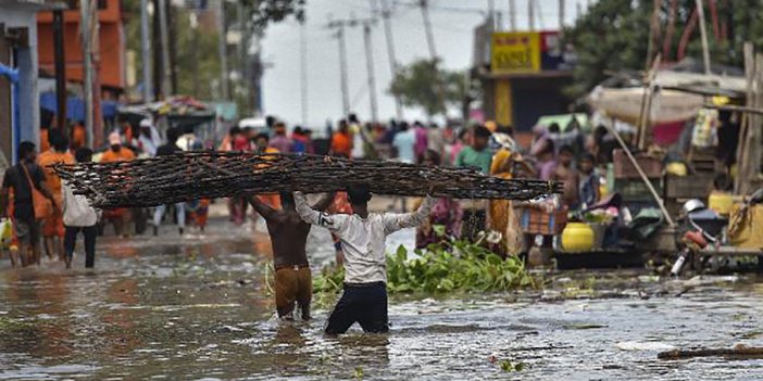 Hindistan'da sel: 23 kişi öldü