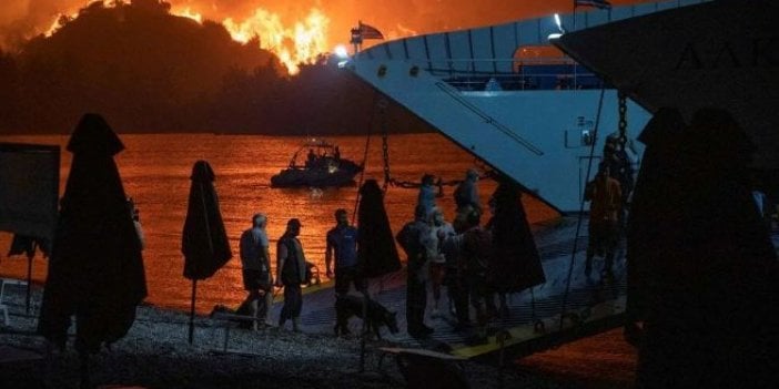 Kabus gibi bir yaz. Yunanistan’da yangınlar büyüyor