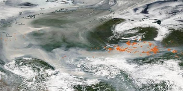 Sibirya'daki orman yangınlarından çıkan dumanlar Kuzey Kutbu'na ulaştı