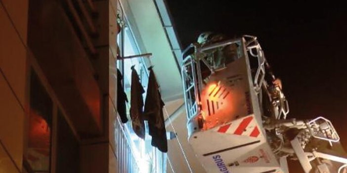Kadıköy'de 5 katlı binada yangın paniği