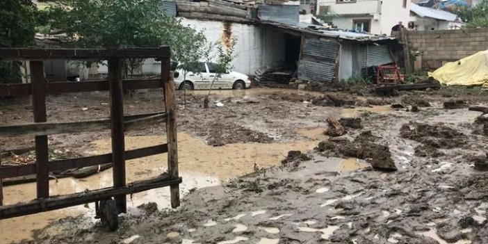 Sarıkamış’ta sel felaketi: 40 ev ile 6 araç hasar gördü