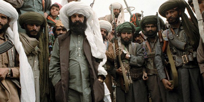 Taliban'ın ilk icraatı korona aşısını yasaklamak oldu