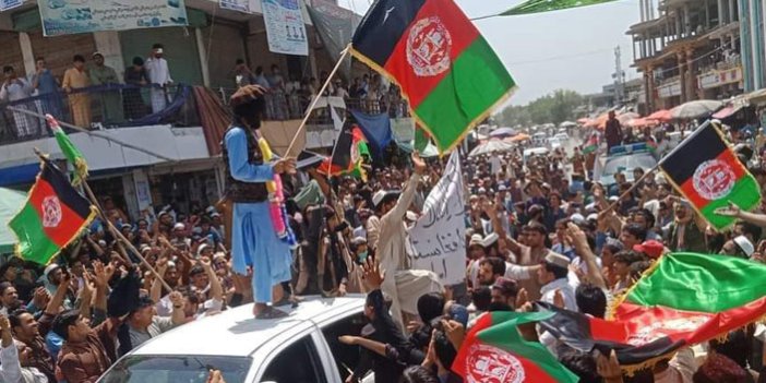 Afganistan'da halk Taliban'a karşı ayaklandı