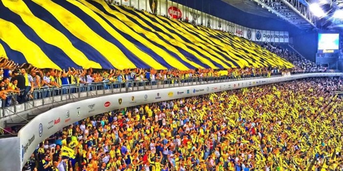 Fenerbahçe tribünlerinden ''Ülkede mülteci istemiyoruz” sloganları atıldı
