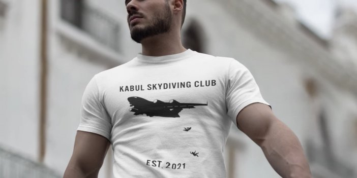 Afganistan'da uçaktan düşen insanların silüetlerinin resmedildiği tişört, ABD'de satışa sunuldu