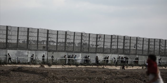 İsrail ordusu Gazze sınırına yeni bariyer inşa ediyor