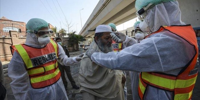 Pakistan'da son 24 saatte 95 kişi koronadan öldü