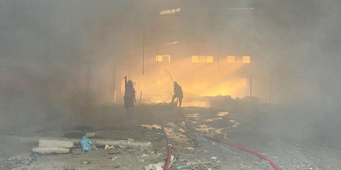 Tarsus’ta atıl durumdaki fabrikada yangın