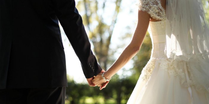 Yeni evli çiftten düğünlerine katılmayan kişilere fatura şoku