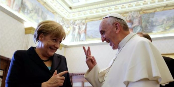 Papa, Merkel ile Putin'i karıştırdı