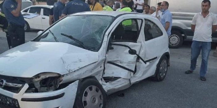 Hatay'da minibüs ile otomobil çarpıştı: 1 ölü, 3 yaralı