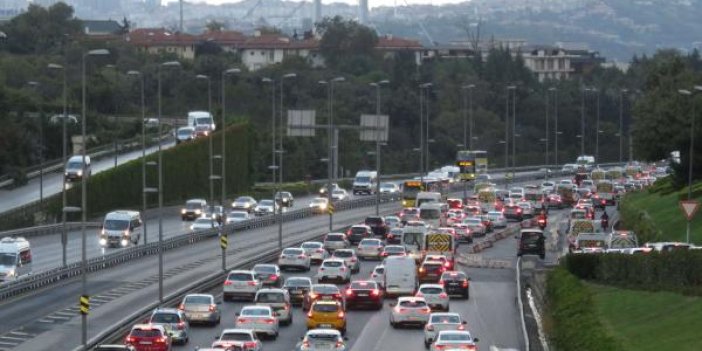 Okullar açıldı İstanbul'da trafik felç oldu
