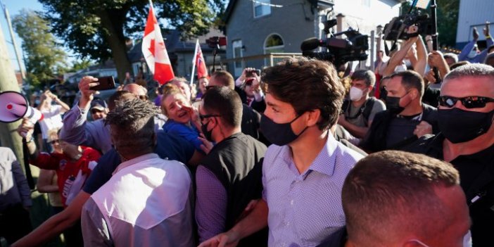 Kanada Başbakanı Trudeau’ya taşlı saldırı