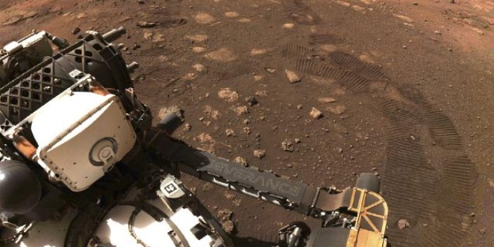 NASA'nın keşif aracı Mars’tan ilk kaya örneğini aldı