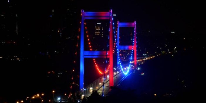 İstanbul'da köprüler DMD hastalığı için aydınlatıldı