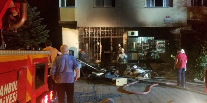 Kadıköy'de iş yeri deposunda yangın paniği