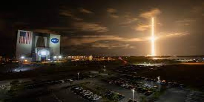 SpaceX 4 uzay turistini 3 gün dünyanın çevresinde gezdirecek