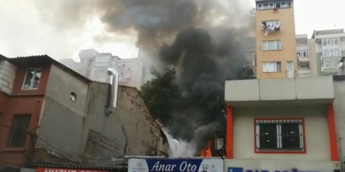 Şişli'de iki otomobil tamirhanesinde yangın