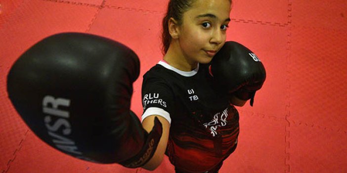 12 yaşındaki Ayşegül Muay Thai’de Avrupa birincisi oldu
