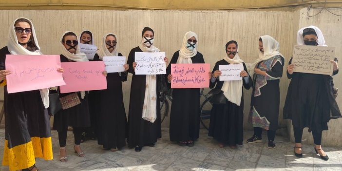 Afgan kadınlardan bir protesto daha. Haklarını geri istediler