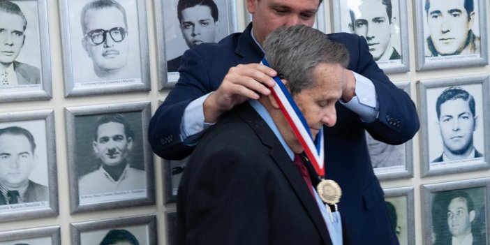 Che Guevara'yı öldürene madalya takıldı. 54 yıl sonra ortaya çıktı