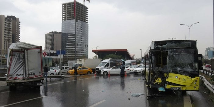 Maltepe'de İETT otobüsü ile kamyonet çarpıştı